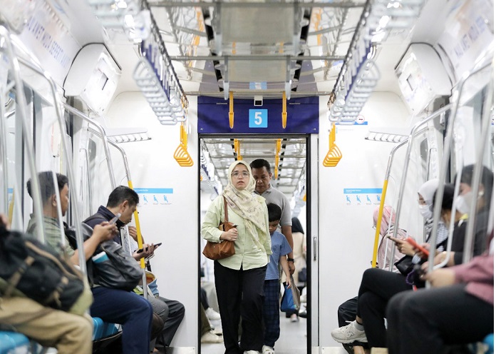 Gubernur DKI Mengajak Warga untuk Memanfaatkan Kenaikan Rp1 pada Transportasi Umum
