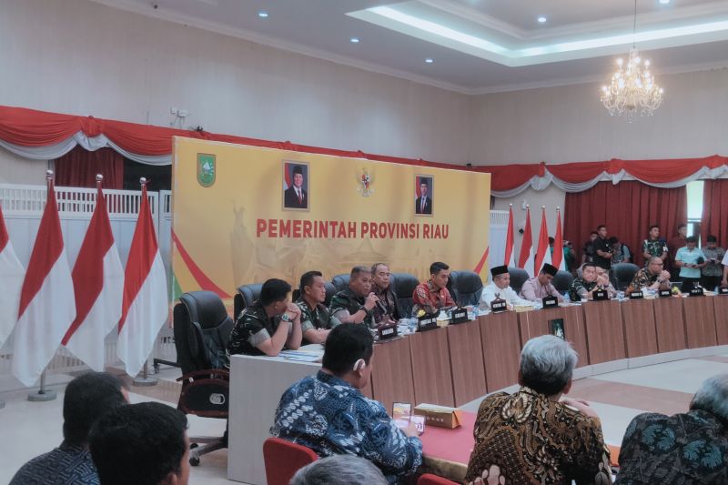 Warga Riau Serentak Laporkan Dugaan Pelanggaran HAM dalam Pengelolaan Taman Nasional Tesso Nilo di Pelalawan