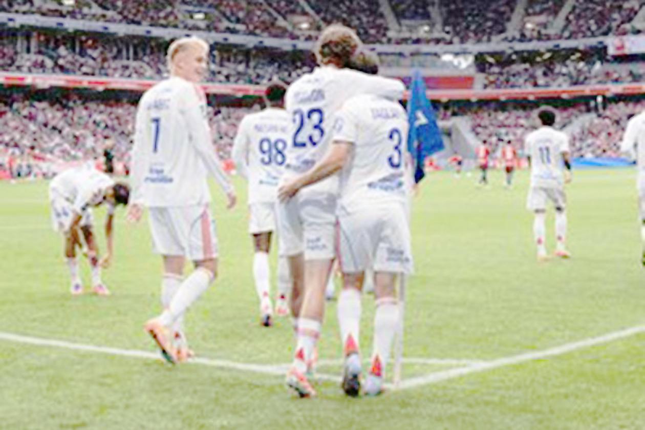 PSG Berada di Puncak, Lyon Mengawasi Dengan Cermat
