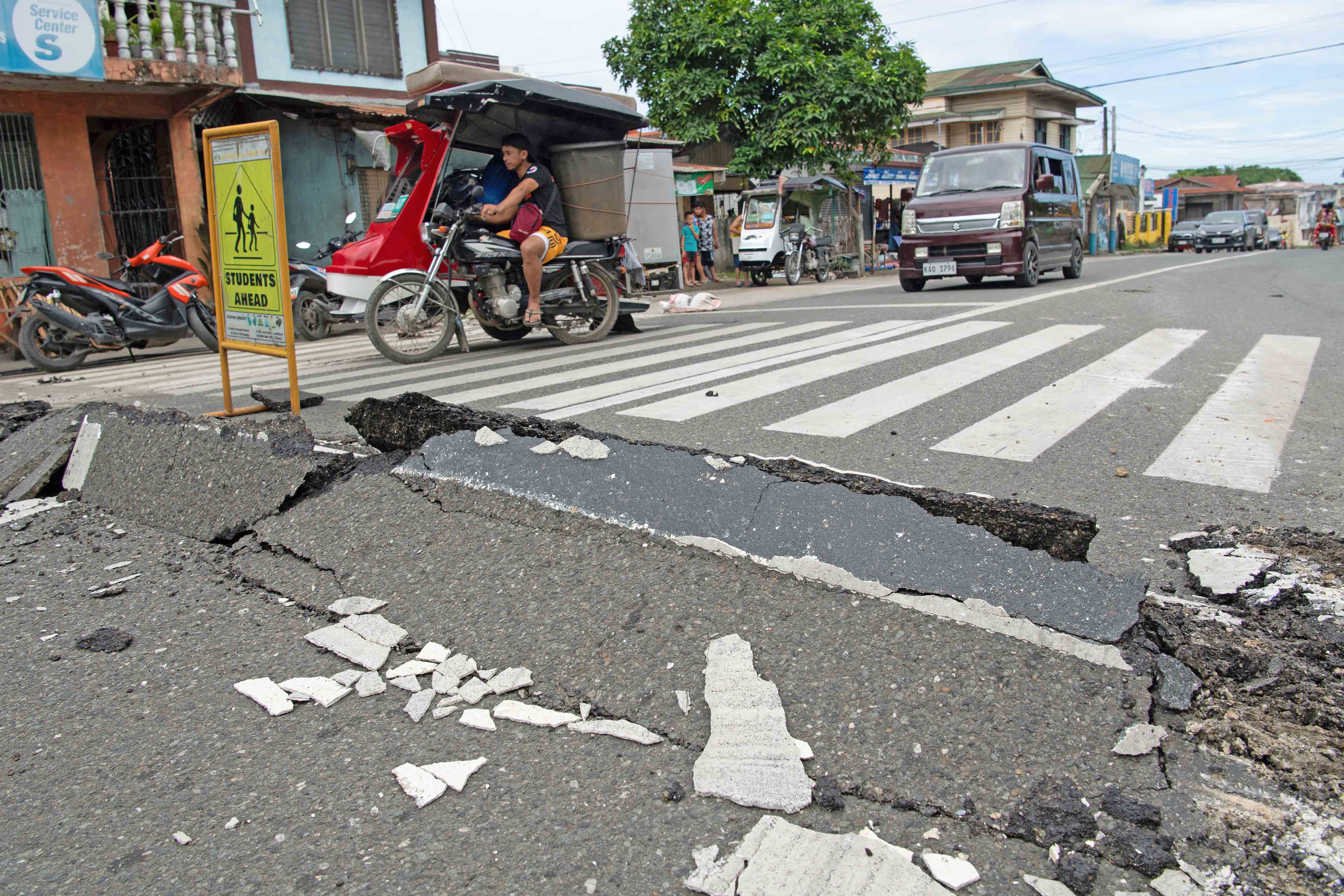 Setidaknya 69 Orang Meninggal Dunia Akibat Gempa di Filipina