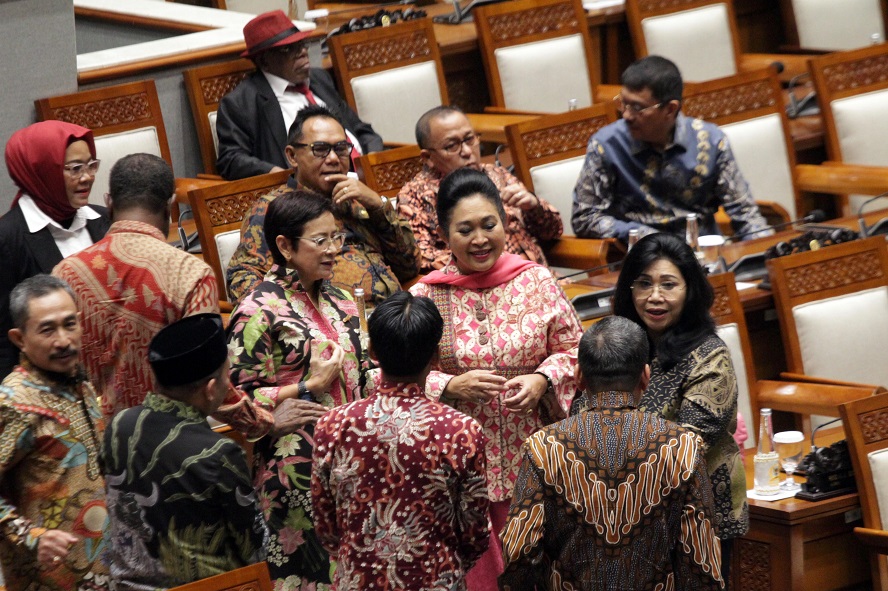 Perayaan Hari Batik oleh Wakil Menteri Ekonomi Kreatif Irene Umar: Batik Sebagai Warisan dan Masa Depan Ekonomi.