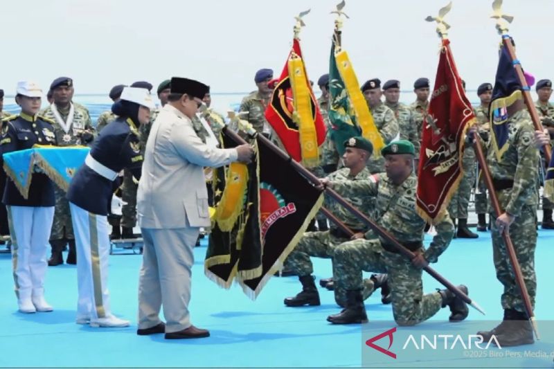 Presiden RI Prabowo Subianto Mengawasi Teluk Jakarta dengan KRI Menjelang HUT ke-80 TNI