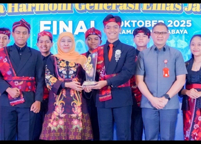 Gubernur Khofifah Menghargai Antusiasme Siswa Jatim di Final Lomba Paduan Suara SMA/SMK 2025, Mempersiapkan Generasi Emas 2045 yang Kompetitif