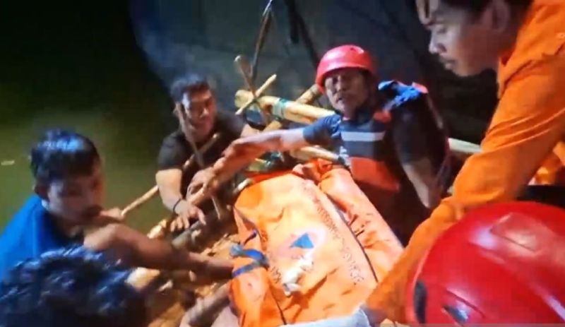 Mahasiswa Ditemukan Meninggal Usai Kecelakaan dan Terjatuh dari Jembatan Gowa, Hilang di Sungai