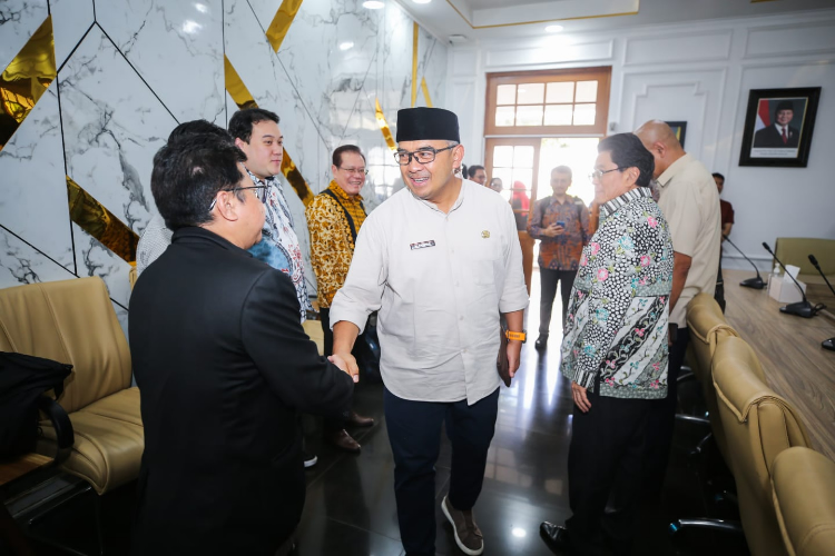 Wali Kota Bandung Menawarkan Kesempatan Investasi di Sektor Pendidikan dan Pariwisata