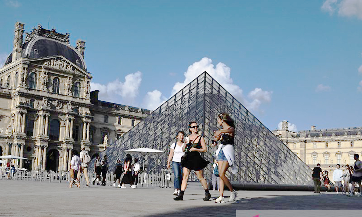 Museum Louvre Kembali Beroperasi Setelah Kasus Pembobolan oleh Pencuri