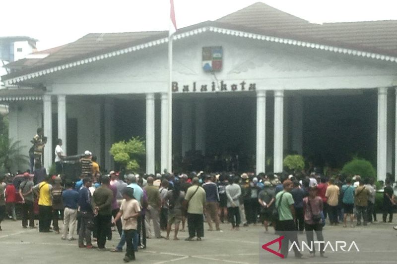 Sopir Angkot Bogor Dorong Pemkot untuk Review Aturan Peremajaan Sopir Angkot Bogor Dorong Pemkot untuk Review Aturan Peremajaan