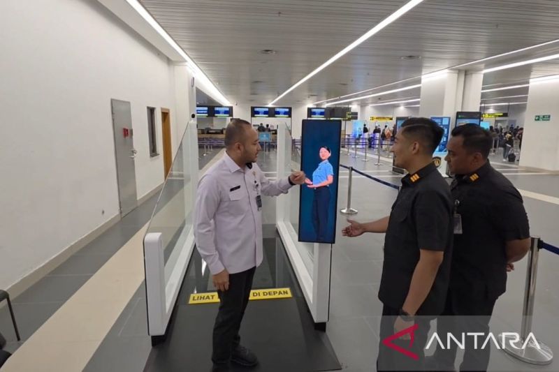 UJI COBA GERAI KORIDOR LAYANAN DI IMIGRASI SOETTA TANPA HAMBATAN