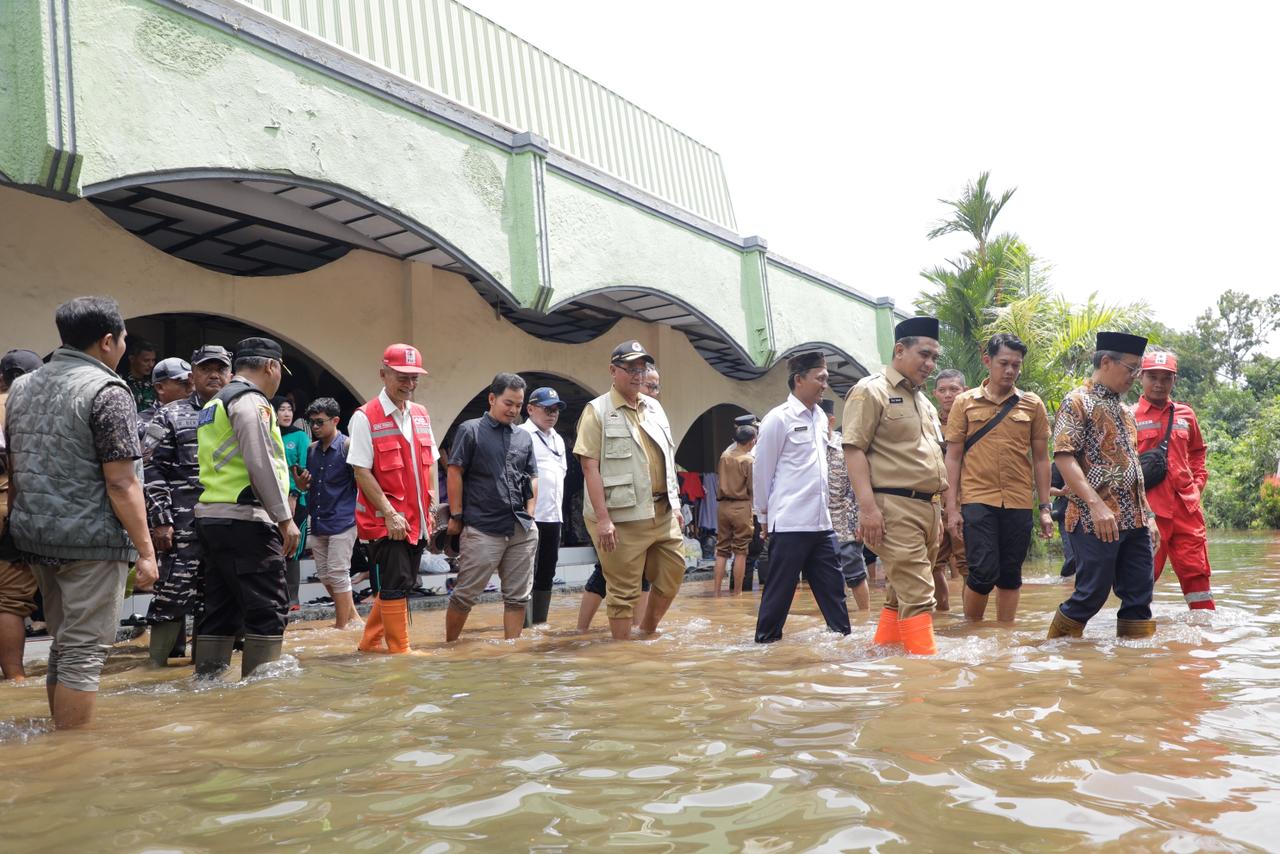 Wagub Jateng Taj Yasin Tinjau Banjir Pekalongan, Minta Evakuasi Kelompok Rentan dan Penanganan Berlapis