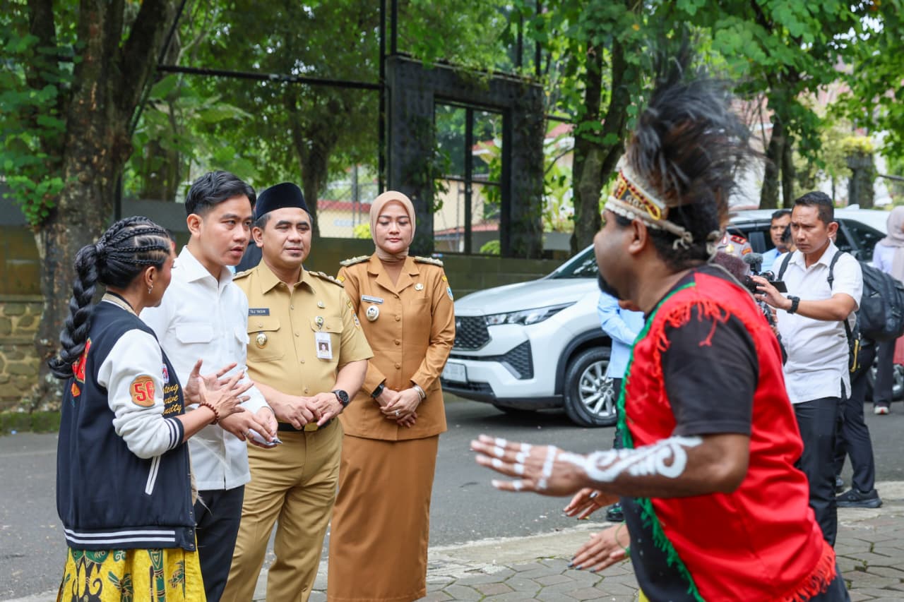 Wapres Gibran dan Wagub Jateng Bangun Keakraban dengan Mahasiswa UKSW, Rektor: Kami akan Buka Magister AI