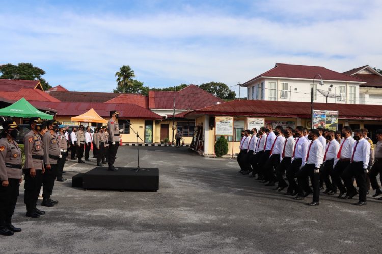 Kapolres Pematangsiantar Berikan Reward Kepada 29 Anggota Berprestasi