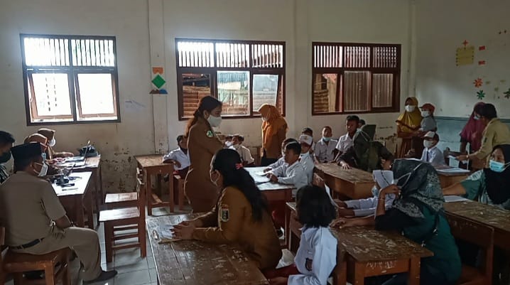 Program Vaksinasi Merdeka Anak Wilayah LampungTimur, Siswa-Siswi SDN 01 Sadar Sriwijaya Antusias Diberi Vaksin.
