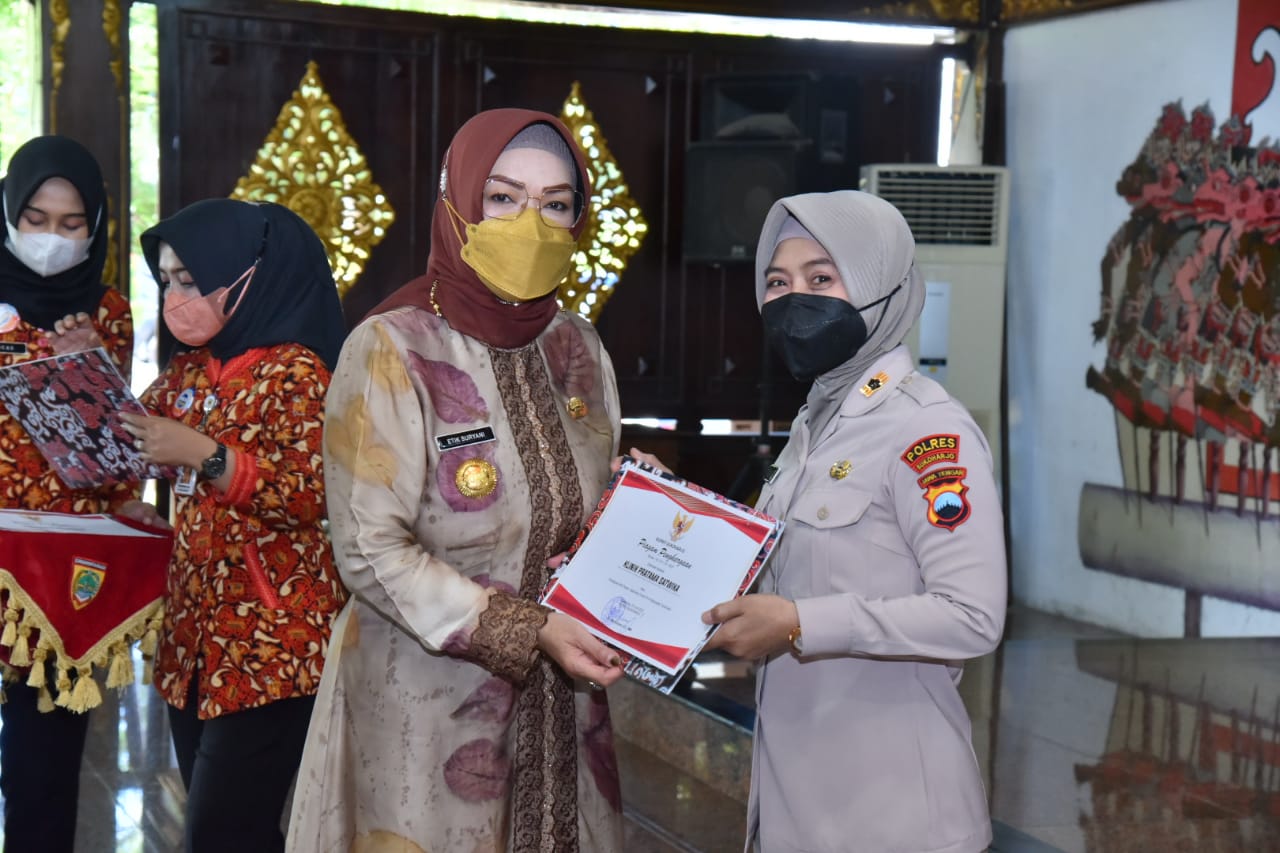 Klinik Parama Satwika Polres Sukoharjo Mendapat Penghargaan dari Bupati