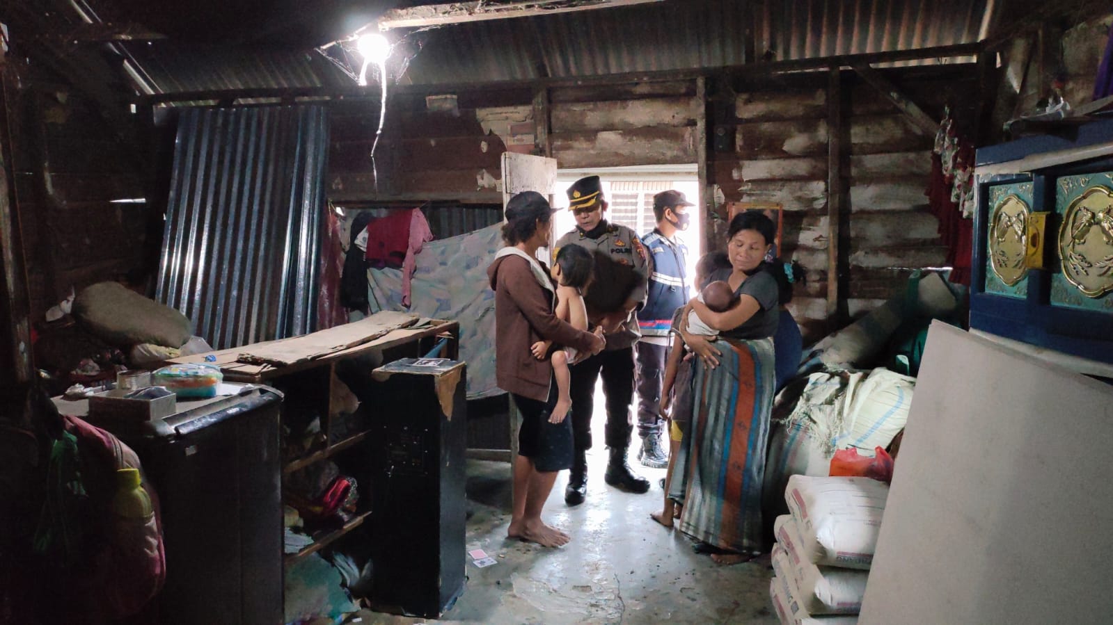 HUT Bhayangkara Ke-76, Polres Simalungun Bedah Rumah Masyarakat Yang Tidak Mampu