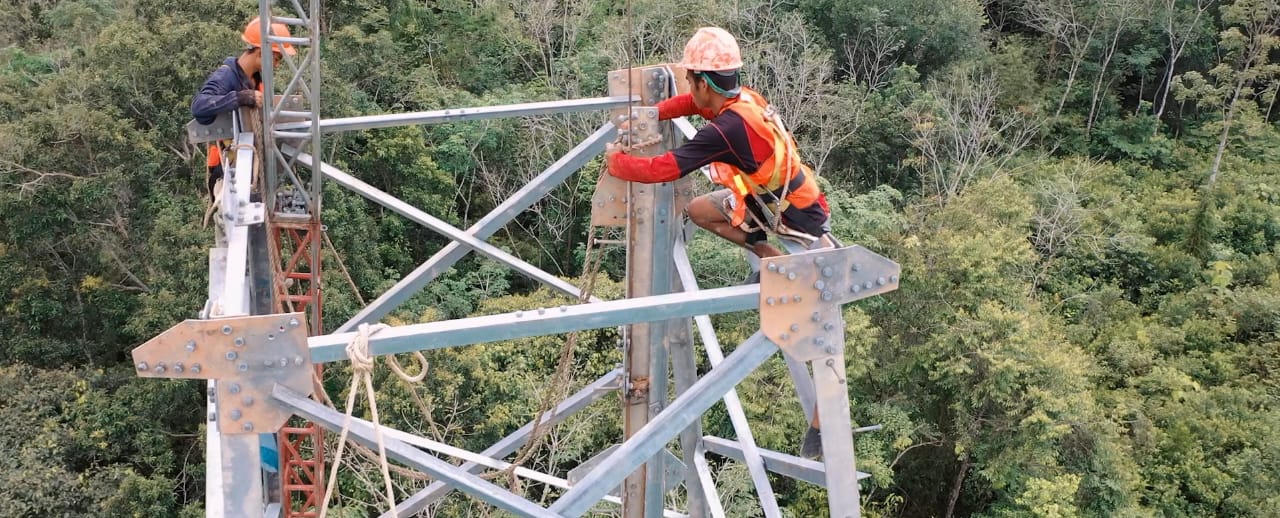 Perkuat Keandalan Listrik, PLN Bangun Jaringan Transmisi Terpanjang di Kalimantan Barat