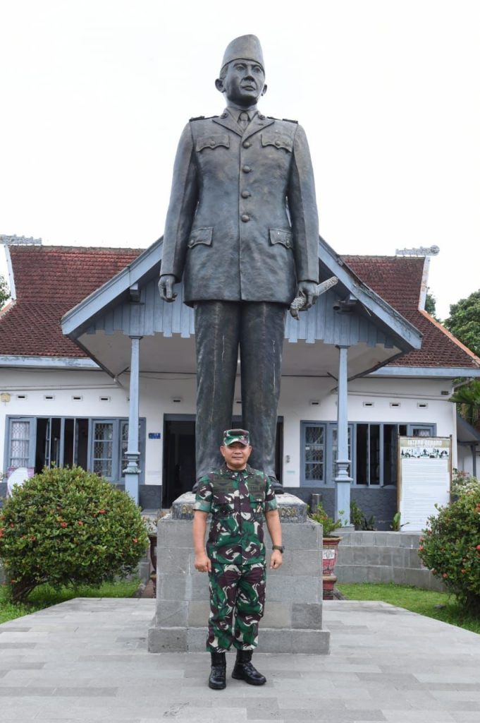 Jenderal Dudung Ziarah Ke Makam Bung Karno