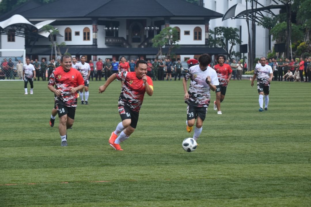 Fun Game Football, Tim Pati TNI AD Kalahkan Tim Selebritis, Skor 6-4 Fun Game Football, Tim Pati TNI AD Kalahkan Tim Selebritis, Skor 6-4