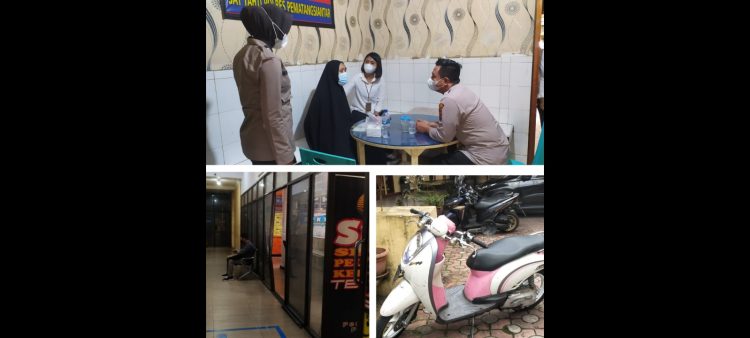 Kapolres Siantar AKBP Boy Sutan Binanga Siregar interogasi wanita berinisial FR, kondisi kaca pintu belakang pecah dan sepedamotor dikendarai FR