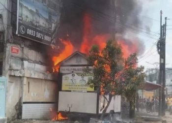Pos Lantas Kampung Lalang Polsek Sunggal Terbakar. (Foto Ist)