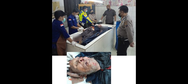 Personil Unit Laka dan Inafis Sat Reskrim lakukan sidik jari cari identitas jenajah Lansia diruangan jenajah RSUD dr Djasamen Saragih Kota Siantar