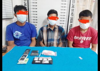 Ketiga pelaku, Muhammad Efendi, Sahri Hamdani dan Darwin serta barang bukti
