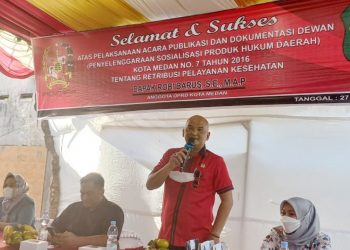 Robi Barus anggota DPRD Medan saat saat Sosialisasi Produk Hukum Daerah Kota Medan No.7 Tahun 2016 Tentang Retribusi Pelayanan Kesehatan. (photo : Romulo Sinaga)