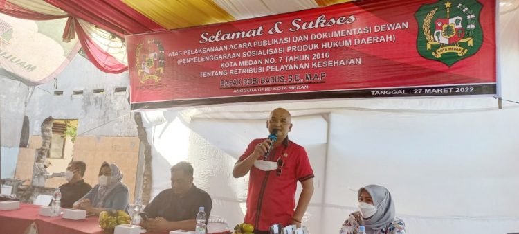 Robi Barus anggota DPRD Medan saat saat Sosialisasi Produk Hukum Daerah Kota Medan No.7 Tahun 2016 Tentang Retribusi Pelayanan Kesehatan. (photo : Romulo Sinaga)