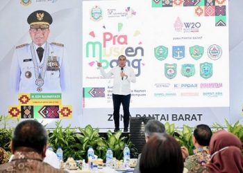 Gubernur Sumut, Edy Rahmayadi, saat memaparkan rencana pembangunan Sumut di Pra Musrenbang zona Pantai Barat di Auditorium Universitas Aufa Royhan Kota Padangsidempuan