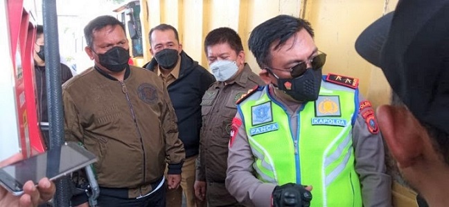 Kapolda Sumatera Utara (Kapoldasu) Irjen. Pol. Drs. R.Z. Panca Putra Simanjuntak, M.Si Sidak ke SPBU di Jalan Mandala By Pass, Kecamatan Medan Tembung. (Foto Ist)