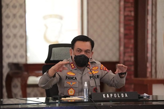 Kapolda Sumut Irjen Pol. Drs. R. Z. Panca Putra S, M.Si memimpin rapat pendistribusian minyak goreng