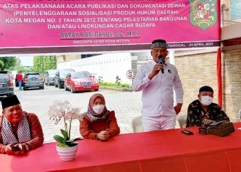 Robi Barus saat menggelar sosialisasi produk hukum daerah Kota Medan ke IV Tahun 2022 , No 12 Tahun 2012 tentang Pelestarian Bangunan dan Lingkungan Cagar Budaya. (Foto Romulo Sinaga)
