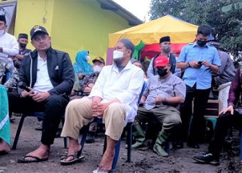 Walikota Medan, Bobby Nasution saat mendengar keluhan warga Kelurahan Lalang dalam program " Saling " (.Foto Romulo Sinaga)