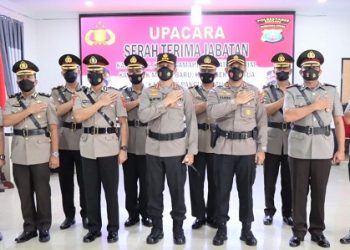 Kapolrestabes Medan, Kombes Pol Valentino Alfa Tatareda SIK MSi, berfoto bersama dengan sejumlah pejabat baru Polrestabes Medan. (Foto Ist)