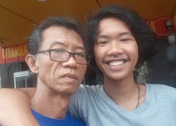 Photo semasa hidup korban David Siallagan (rambut gondrong) dan orangtuanya Timbul Pandapotan Siallagan