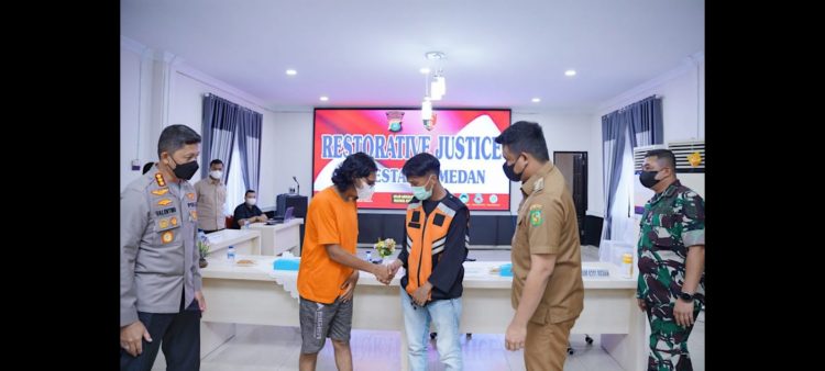 Bobby Nasution Walikota Medan menghadiri perdamaian petugas parkir di Polrestabes Medan. (Foto Ist)