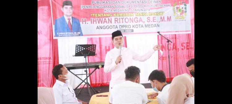 Wakil Ketua DPRD Medan H Ihwan Ritonga SE saat sosialisasi ke V Tahun 2022 produk hukum Pemko Medan Perda No 3 Tahun 2014 tentang Kawasan Tanpa Rokok (KTR). (Foto Ist)