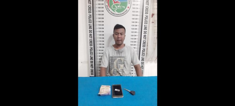 Pelaku Riki Swandana dan barang bukti