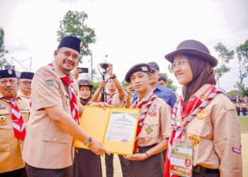 Bobby Nasution Wali Kota Medan sekaligus Mabicab Pramuka Medan saat menutup Jambore Cabang Gerakan Pramuka Kota Medan Tahun 2022. (Foto Ist)