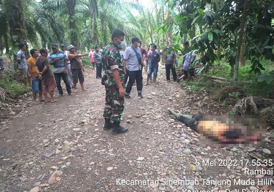 Jenajah Korban pembunuhan,Eben Ezer Tarigan saat masih di TKP. (Foto Ist)