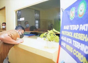Bobby Nasution, Walikota Medan saat sidak di Kantor Lurah Kampung Baru. (Foto Ist)