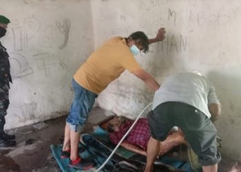 Jenajah korban Rislan Pasaribu saat dibersihkan
