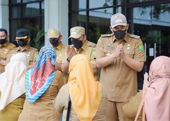 Bobby Nasution, Walikota Medan saat memimpin apel pasca Idul Fitri. (Foto Ist)