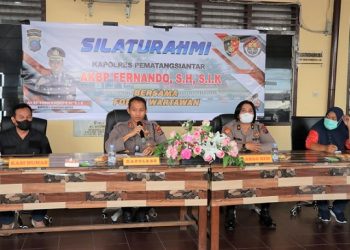 Kapolres Siantar AKBP Fernando SH, SIK saat gelar perkenalan dan silaturahmi dengan wartawan