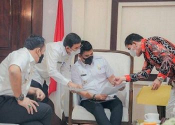 Bobby Nasution, Wali Kota Medan saat menerima perwakilan masyarakat Kristen Kelurahan Sei Mati, Kecamatan Medan Labuhan. (Foto Ist)