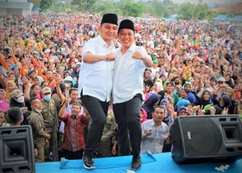 Bakhtiar Sibarani dan Wakil Bupati Darwin Sitompul (BADAR) pamit kepada masyarakat Tapteng. (Foto Ist)