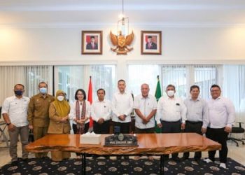 Wagubsu Musa Rajekshah saat menerima pengurus Punguan Silau Raja. (Foto Ist)