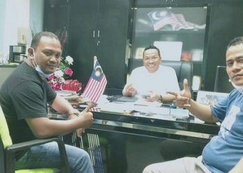 Ketua IPBM Tanjung Balai Joko saat bersilaturahmi dengan Konsul Pariwisata Malaysia.