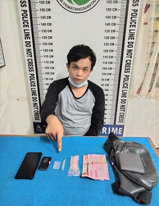 Pelaku JamaluddiN Syahputra Nasution dan barang bukti