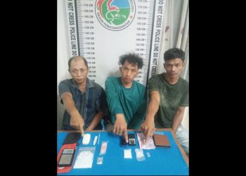 Ketiga tersangka, Yogi Julfebri, Anggriawan Sitorus dan Amir alias Cungli beserta barang bukti