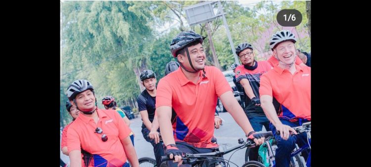 Wali Kota Medan Bobby Nasution bersama Gordon S Church Konsul AS Medan saat olahraga sepeda.(Foto Ist)